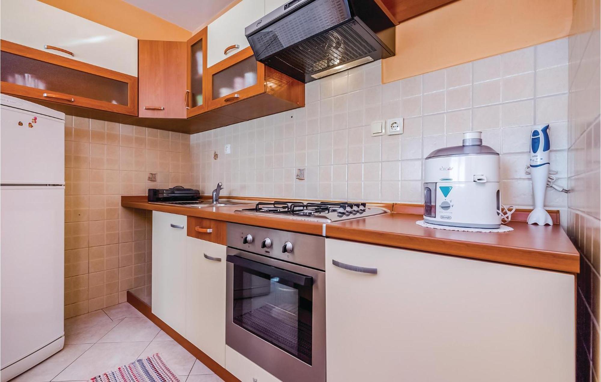 Beautiful Apartment In 诺维·维诺多尔斯基 外观 照片