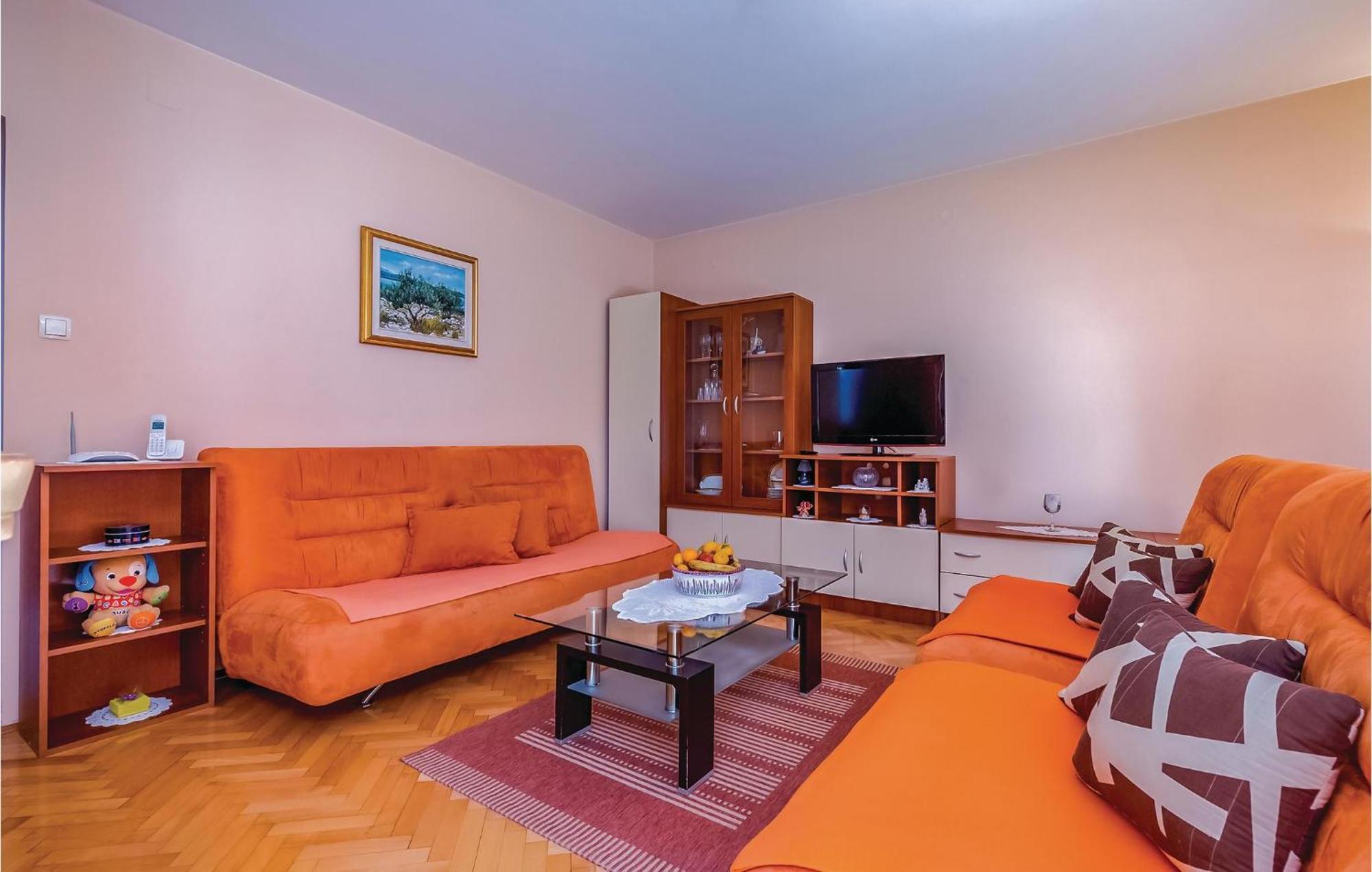 Beautiful Apartment In 诺维·维诺多尔斯基 外观 照片