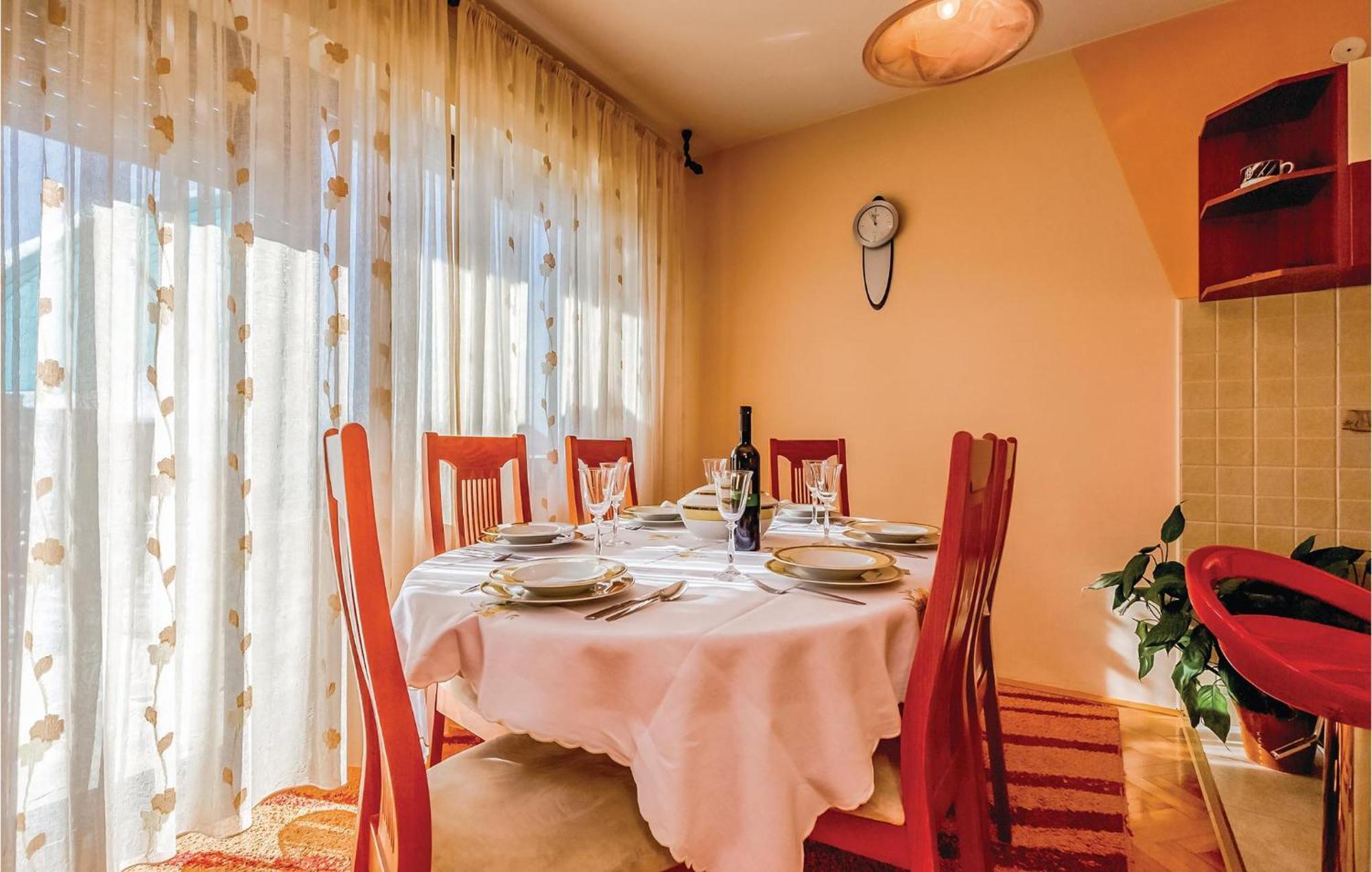 Beautiful Apartment In 诺维·维诺多尔斯基 外观 照片