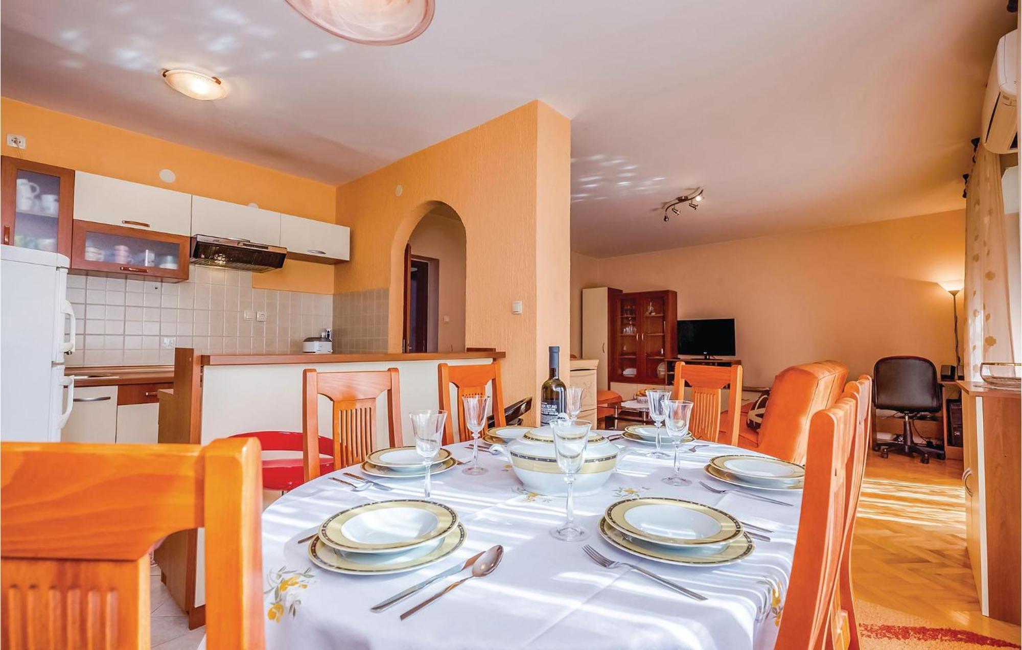 Beautiful Apartment In 诺维·维诺多尔斯基 外观 照片